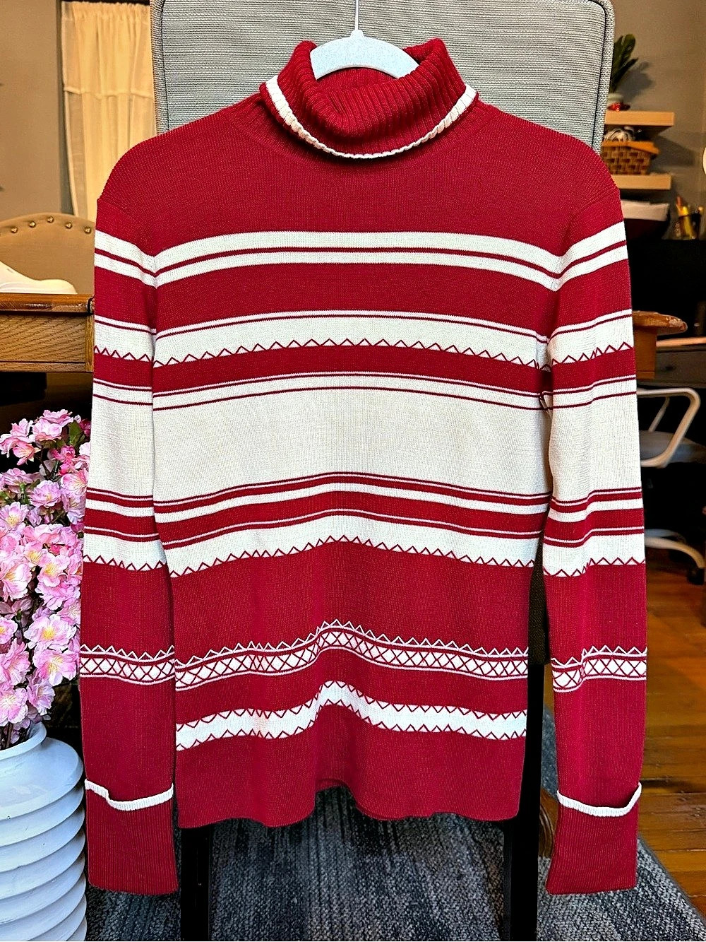 Ann Taylor LOFT Red & White Geometric Turtleneck Size Medium